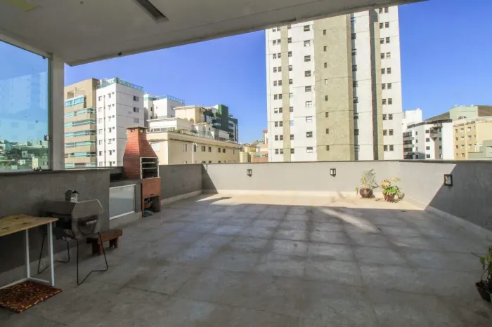 Cobertura linear mobiliada com 3 quartos para alugar no Buritis em Belo Horizonte de 153m²