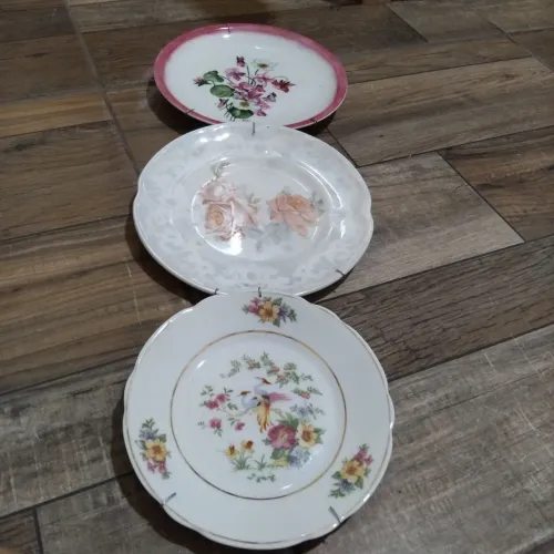 3 pratos de parede porcelana 