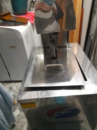 Vendo Máquina de fazer sorvete e picolé