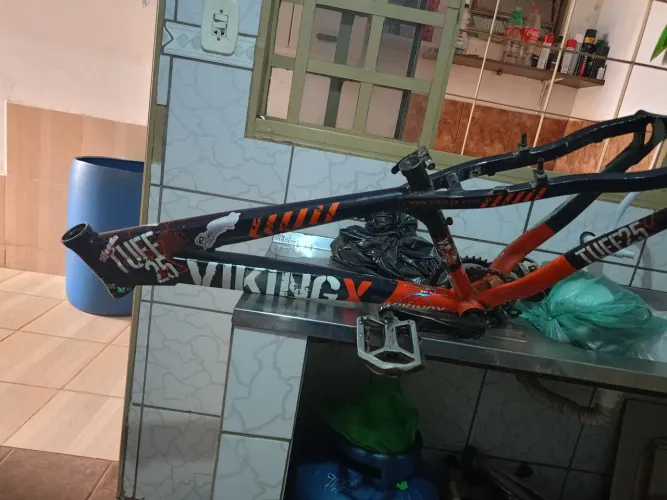 Quadro de vikingx trincado na gancheira mais da pra soldar!!