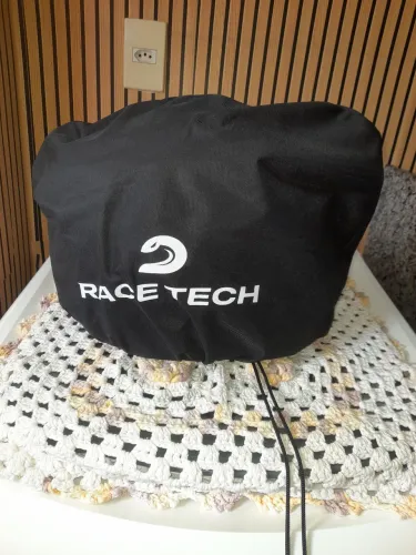 Capacete Race Tech Tamanho 62 bem confortável. 