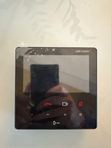 Monitor Hikvision para intercomunicador de vídeo 6110 WIFI (Defeito)