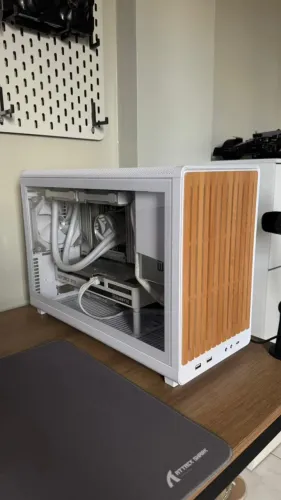 Gabinete Lian Li A3-mATX