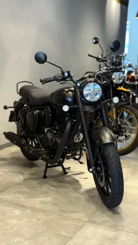 Classic Dark 350cc ABS 2027 - Danielle