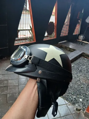 Capacete coquinho Retrô + óculos Retrô 