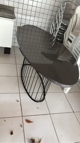 Mesa em mdf com pé de metalon
