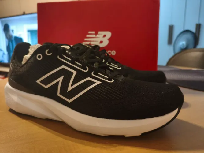 Tênis New balance 413v3 Preto com branco