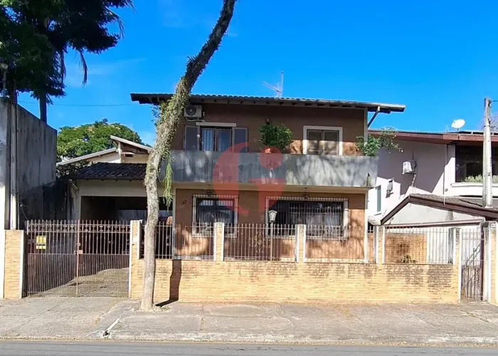 Sobrado para venda com 5 quartos e 2 suítes e 4 vagas de garagem - 222m² - Jardim das Indú