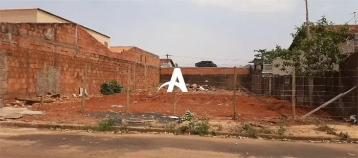 Terreno com 360m² à venda no Segismundo Pereira