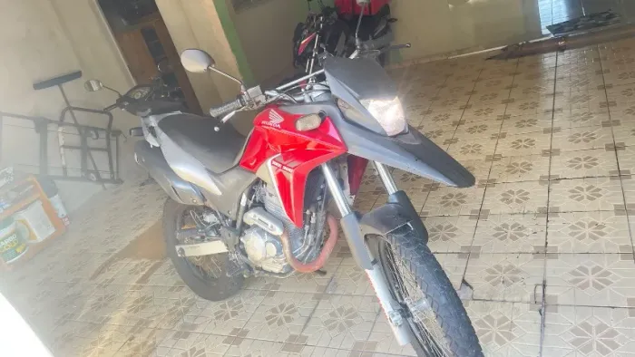 Moto Honda xre vermelha
