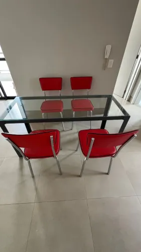 Mesa de jantar retangular tampo de vidro com 4 cadeiras - 1,50 x 0,60 - bom estado
