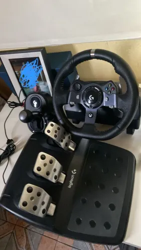 Volante Logitech G920 com câmbio e cockpit