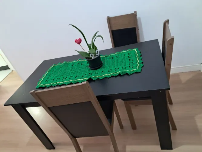 mesa com 3 cadeiras