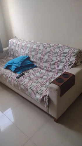 Vendo sofá que cabe até 3 pessoas