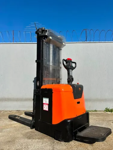 Paleteira elétrica TOYOTA BT SPE160 