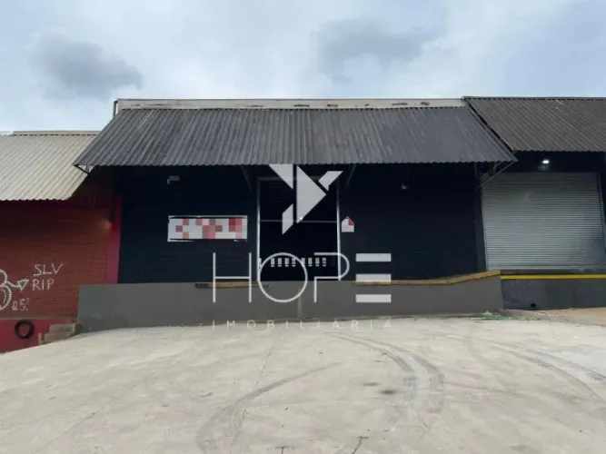 Barracão/Deposito/Galpão com doca - 495 m² - 4 banheiros - 6 vagas - Av Brasília - Indústr