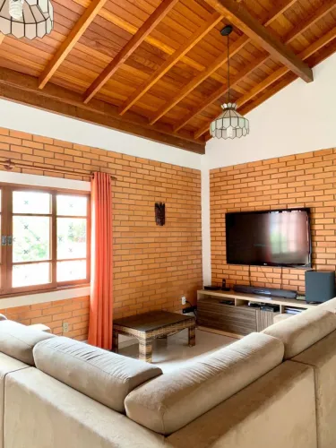Casa no 2º andar para alugar no Rio Tavares (quase Porto da Lagoa) 