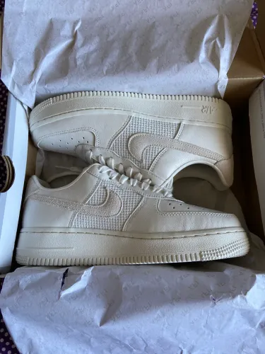 Tênis Nike Air Force 1 Branco com Textura modelo IQ0275-030