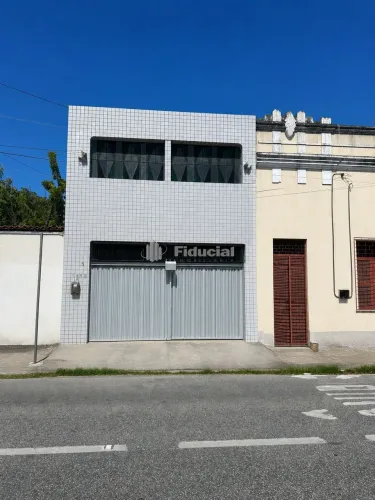 Excelente Casa Duplex c/ ótima localização próx. à Reitoria da UFC, 02 suítes no terreo, s