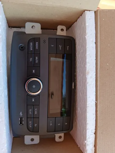 Rádio Renault modelo XBB, Original de fábrica, nunca foi usado.