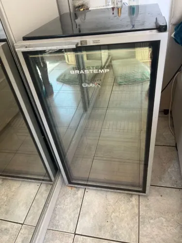 Vendo frigobar 120  litros muito bem conservado