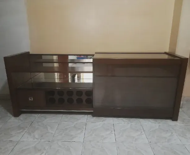 Cristaleira horizontal moderna