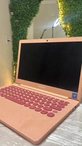 Notebook semi novo