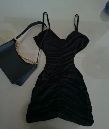 Vestido Preto Curto Feminino com Franzido - Justo