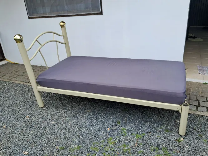 Cama solteiro com colchão ( USADO) entrega grátis