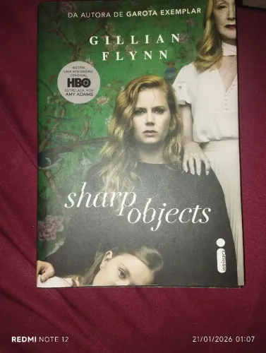 Livro Sharp Objects / Objetos Cortantes Gillian Flynn