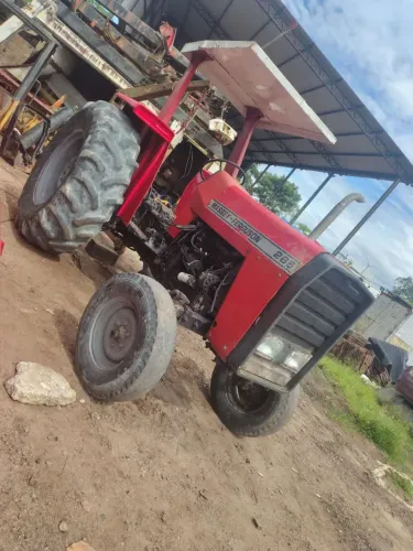 Trator Massey Ferguson modelo 265 4x2 em bom estado
