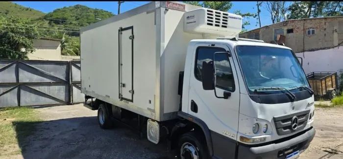 Caminhão Acello 1016