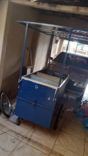 Carrinho de reciclagem usado 