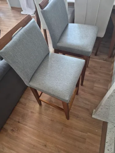 Banquetas de madeira