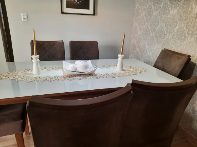 Conjunto de mesa e cadeiras