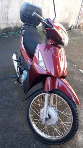 Vende-se Biz pedal e partida No ponto de transferir Valor 8.800 número pra contato