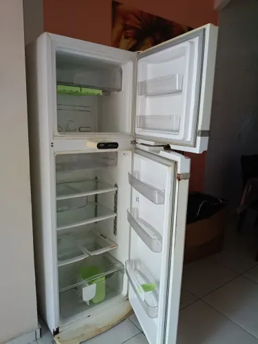 Geladeira Consul 800 reais
