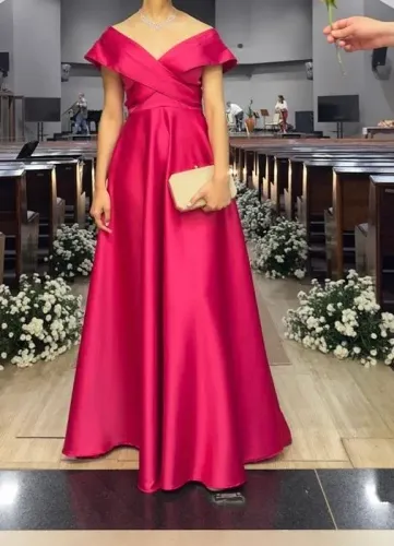 Vestido pink liso cetim ombro a ombro 