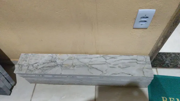 Vende - se soleiras para portas .