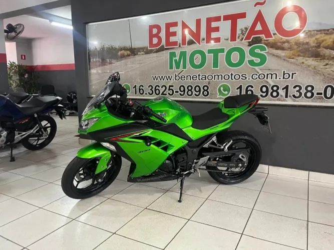 KAWASAKI NINJA 300 ABS VERDE 2024
