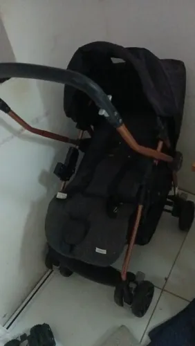 Carrinho de bebê mais bebê conforto 