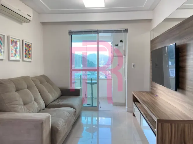 Apartamento mobiliado para locação anual no Centro de Balneário Camboriú