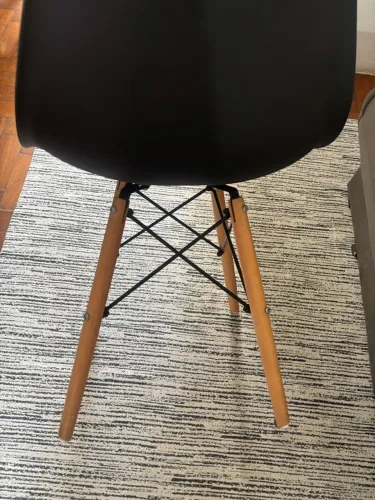 Cadeira preta eames