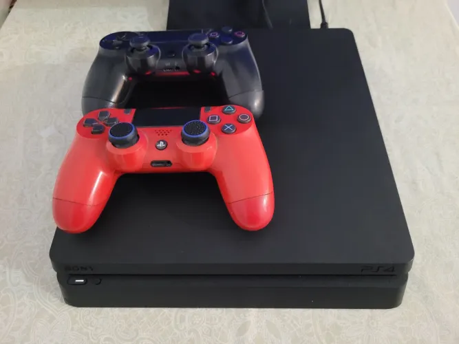 PS4 SLIM 500GB + 2 CONTROLES + GTA 5