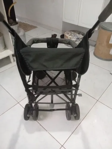 Vendo carrinho de passeio e 2 bebe conforto e um cadeirinha de balanço música