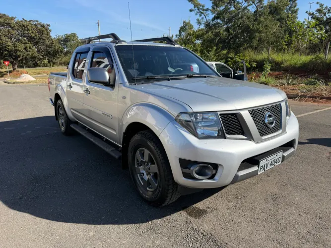 Nissan Frontier SV AT. CD 4X4 2.5 TB Dies. Aut. 2016