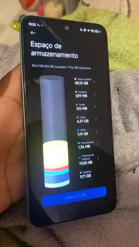 Troco em iPhone 11 pro outro até o 11normla msm . Quero dar pra minha irmã de presente. 