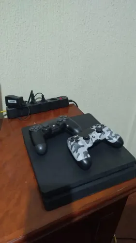 PS4 Slim + Jogos Originais 