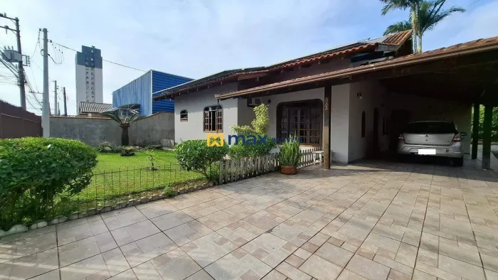 Casa ampla com 3 quartos à venda no bairro Cordeiros em Itajaí