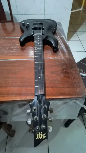 Guitarra sgr C1 by schecter bem conservada